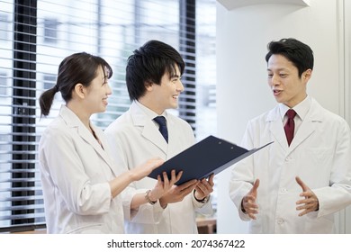 Asian Medical Personnel Having A Meeting