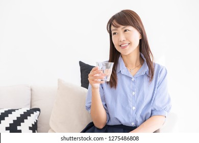 30代女性 日本人 の写真素材 画像 写真 Shutterstock