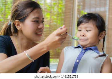 Asian Mom And Child Not Like Vegetables