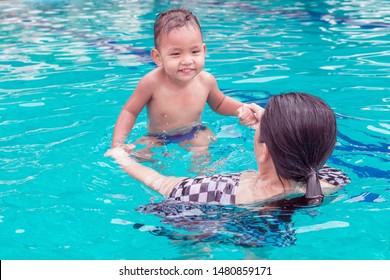 7,641 Baby swim asian Images, Stock Photos & Vectors | Shutterstock