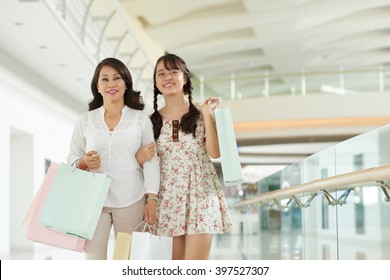 Asian Mother And Daughter Enjoying Their Time In Shopping Mall