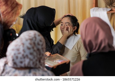 Asian Muslim Makeup Artist Applying Eyebrow On Model's Eyes. Real Makeup Class