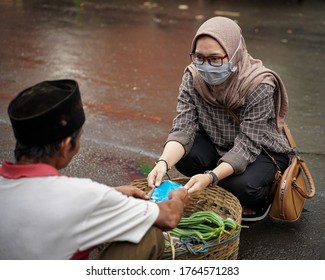 Asian Muslim Women Wearing Cloth Masks Are Donating Masks To Vegetable Traders In Traditional Markets.