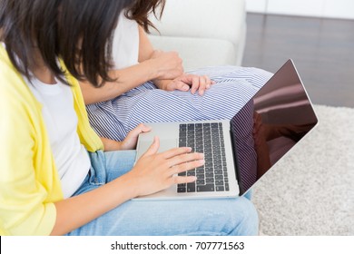  Asian Parent And Daughter, Laptop Computer,hands