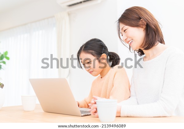  asian parent\
and daughter,laptop computer,