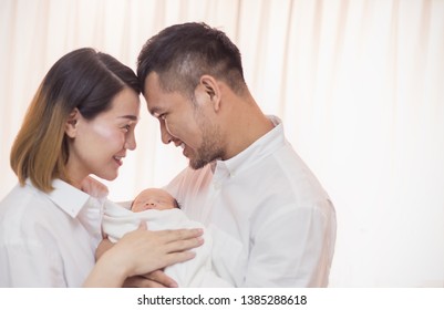 Asian Parents With Newborn Baby, Close Up Portrait Of Asian Young Couple Father Mother Holding Kissing New Born Baby In Hospital Bed Happy Asia Family Love Newborn Nursery Mother’s Day Holiday Concept