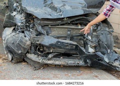 Asian People Are Shocked. While Meeting A Car Stolen By A Thief In The Condition Of Being Hit By Almost All Cars