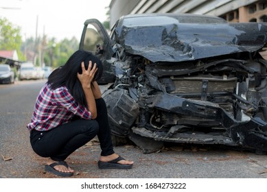 Asian People Are Shocked. While Meeting A Car Stolen By A Thief In The Condition Of Being Hit By Almost All Cars