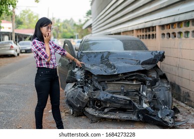 Asian People Are Shocked. While Meeting A Car Stolen By A Thief In The Condition Of Being Hit By Almost All Cars