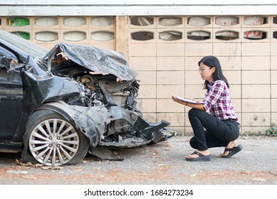 Asian People Are Shocked. While Meeting A Car Stolen By A Thief In The Condition Of Being Hit By Almost All Cars