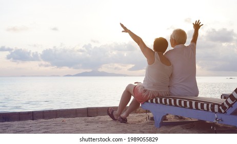 Asian Senior Couple Standing Playing At Beach Sunrise Sea Early Morning Relaxed Happy Natural Retirement