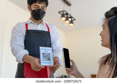 Asian Traveler Use Smartphone To Scan QR Codes  Pay Online After Get Food And Drink At Cafe. The Restaurant Built Digital Payment System Without Cash. E Wallet, Technology, Cashless, Money Transfer