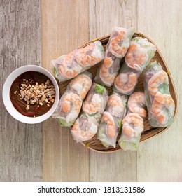 Asian Vietnamese Fresh Spring Rolls With Peanut Dipping Sauce