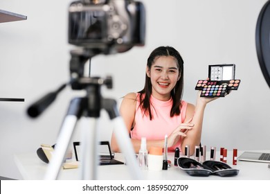 Beautiful Asian Woman Blogger Showing How Stock Photo 1451974007 ...