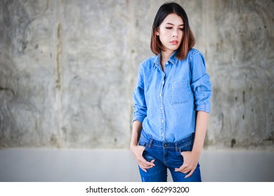 Asian Woman Casual Outfits Standing Jeans Stock Photo 662993200 |  Shutterstock