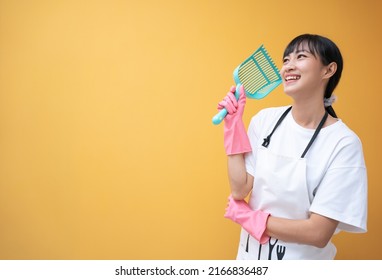 Asian Woman cleaning cat litter tray at home, closeup,care 
poop scoop. smell good happy girl  breeder.woman who owns a pet, has a good mood, is happy to have a cat.