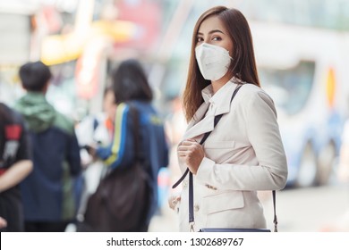 Asian woman are going to work.She is wearing a mask N95. To prevent dust, pm 2.5