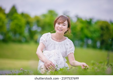 Asian Woman In The Green (flower Field, Date)