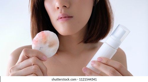 Asian Woman Makeup Cosmetic Beauty Product.cleaning And Remover