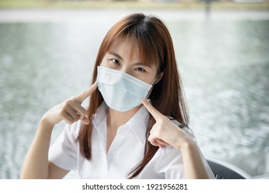 日本人 マスク の写真素材 画像 写真 Shutterstock