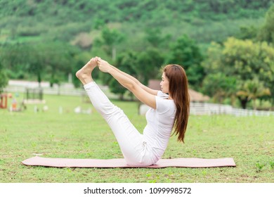 97 Ubhaya padangusthasana Images, Stock Photos & Vectors | Shutterstock