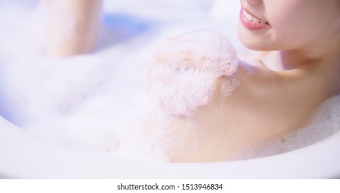 女性 入浴 日本 の画像 写真素材 ベクター画像 Shutterstock