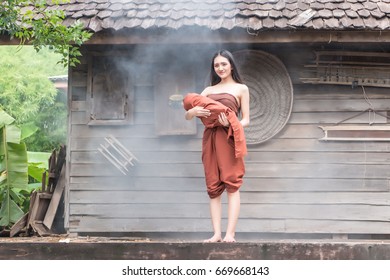 Asian Woman Wearing Traditional Thai Ghost, Mae Nak, Phra Khanong In Thailand. 