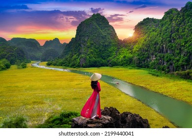 Asian Woman Wearing Vietnam Culture Traditional Stock Photo 2199440041 ...