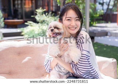 Asian woman who came to a dog cafe with her pet