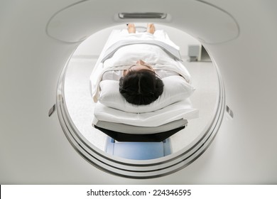 Asian Women Are Entering The Brain With A Ct Scan