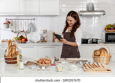 Asian Women Happy Teach Cook Doing Bakeryand Learning Computer And Laptop To Make Cake In The Kitchen