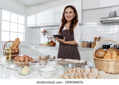 Asian Women Happy Teach Cook Doing Bakeryand Learning Computer And Laptop To Make Cake In The Kitchen