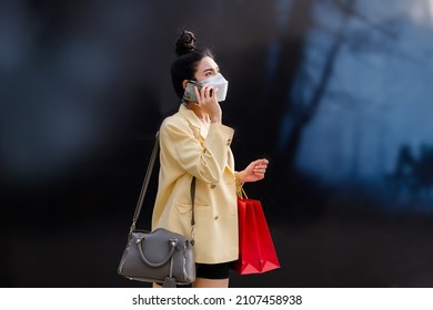 Asian Women Thai People Shopping In Malls On Vacation Live A New Normal In The Capital Travel In The Capital Epidemic Prevention In Bangkok, Thailand