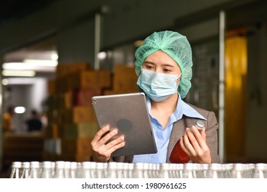 Asian Women Wear Medical Mask Working In Beverage Factory , Asian Women Wear Face Mask Protect Covid19 Working Tablet Technology