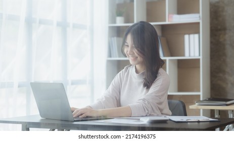Asian Women Working In The Office, Young Asian Business Women As Business Executives, Founding And Running Start-up Executives, Young Female Business Leaders. Startup Business Concept.
