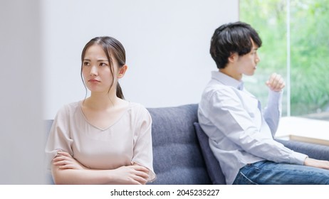 Asian young couples who are not on good terms