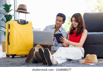 Asian Young Lovely Boyfriend Girlfriend Traveler Stock Photo 2168088277 ...