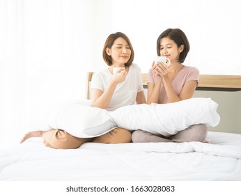 Asian Young Sister Woman Sniff Or Smell Aroma Of Morning Coffee, Hot Tea Or Warm Milk Before Drink Beverage In White Mug For Healthy Breakfast Lifestyle While Sitting On Bed In Bedroom At Home