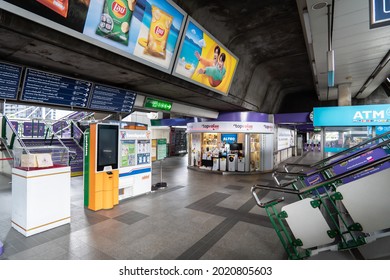 Asok Bangkok Thailand - August 6 2021: People Using Electric Trains Declined As They Had To Work From Home Due To Fears Of The Covid Situation. Quiet City Life. City Without People. Bad Economy.
