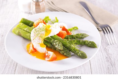 asparagus salad with egg and cherry tomatoes
