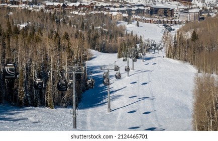 Aspen, Colorado - January 10, 2022: The Gondola At The Aspen Snowmass Ski Resort Lifts Skiers And Snow Boarders To The Top Of The Mountain.  