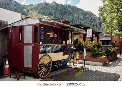 Aspen, Colorado - September 16th, 2022:  Exterior Of Vintage Beverage Cart And Various Restaurants In Downtown Aspen, Colorado