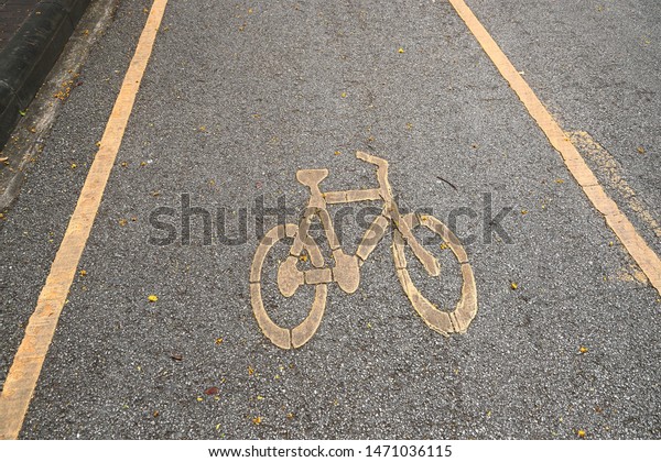 asphalt road with Bicycle lane or bike lane sign\
and yellow dividing\
lines.
