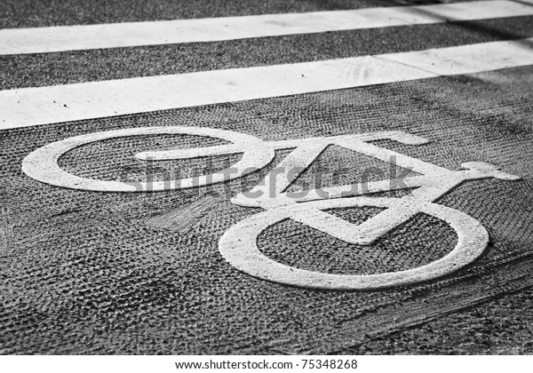 Asphalt road with\
cycle track and bike\
sign.