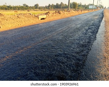Asphalt spraying for pavement In road construction