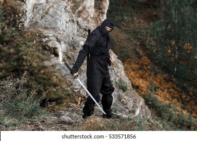 Assassin Ninja Sword Crouched On Cliff Stock Photo 533571856 | Shutterstock