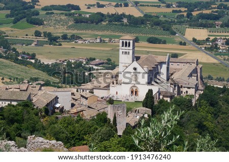 Assisi Italy town road builiding trevel europe house village flower 