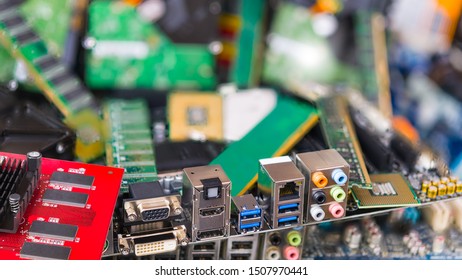 3,784 Mainboard capacitors Images, Stock Photos & Vectors | Shutterstock