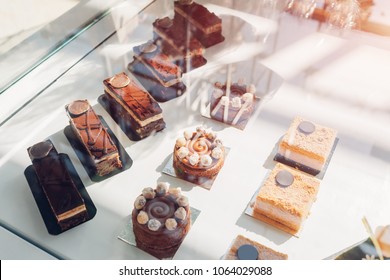 ケーキ ショーケース の画像 写真素材 ベクター画像 Shutterstock