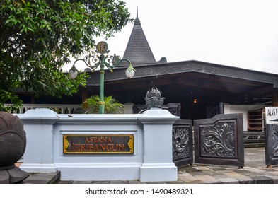 Astana Giribangun is a mausoleum for the family of the 2nd President of the Republic of Indonesia, Suharto. This tomb complex is located on the slopes of Mount Lawu